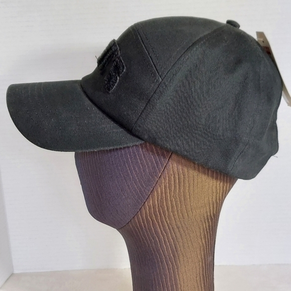 Levi's Black Snapback Baseball Cap Levi's Logo in bold letters Embroidered - Picture 3 of 10